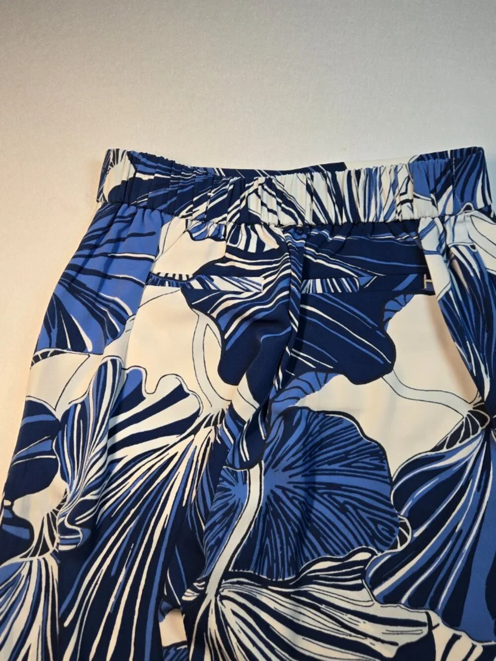 Ann Taylor Blue floral Trousers XSP - Picture 3 of 8